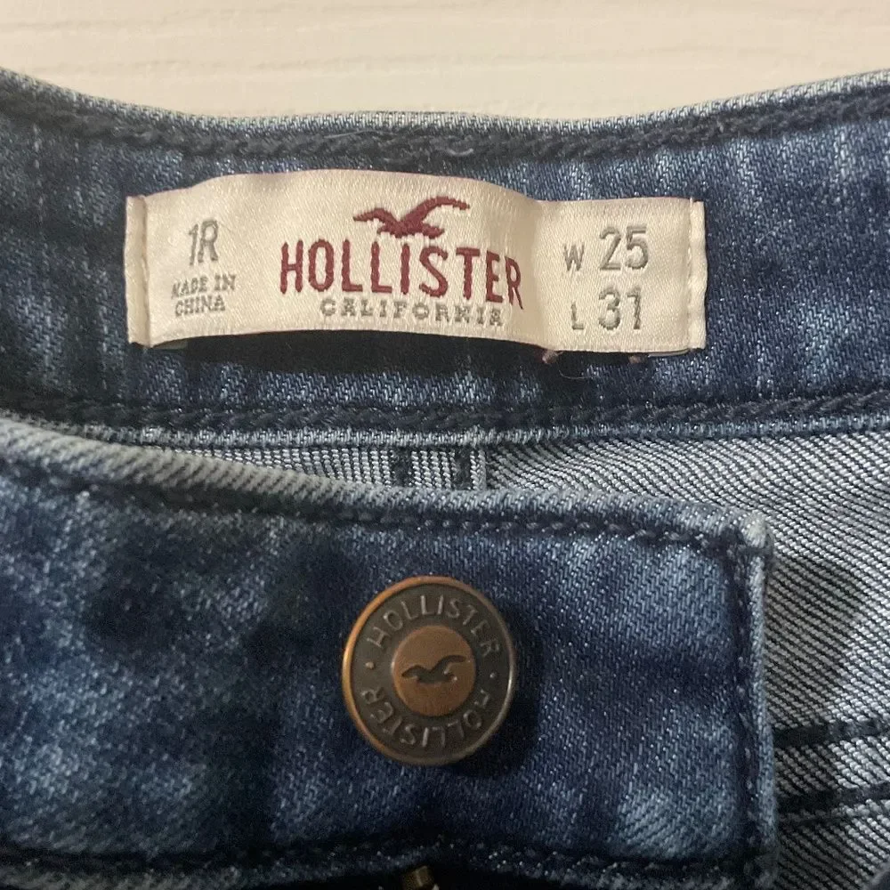 Hollister skinny jeans size 25W x 31L Rise 28.5” classic medium wash denim
